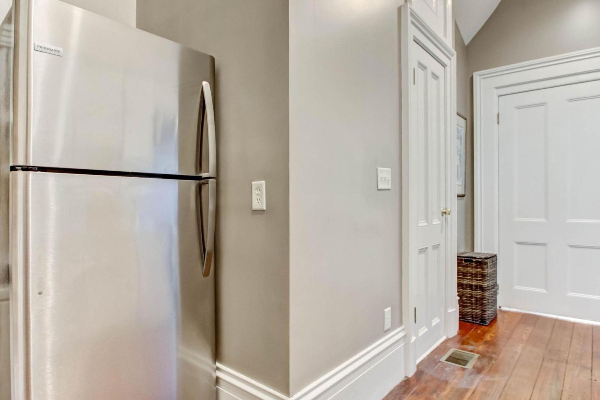 Apartment 23 E York Street Unit 1